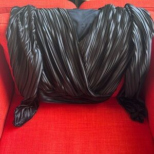 Black v neck long sleeve